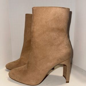 Quips Side zip booties size 6
